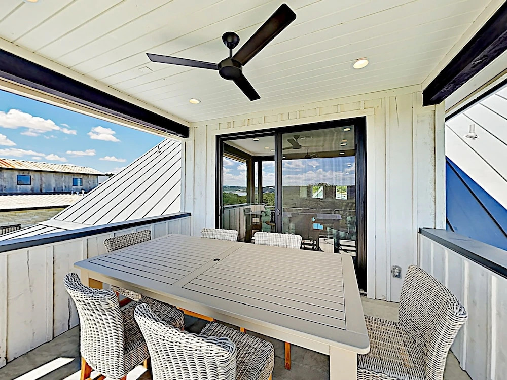 New Listing! Luxury Reserve At Lake Travis 3 Bedroom Home