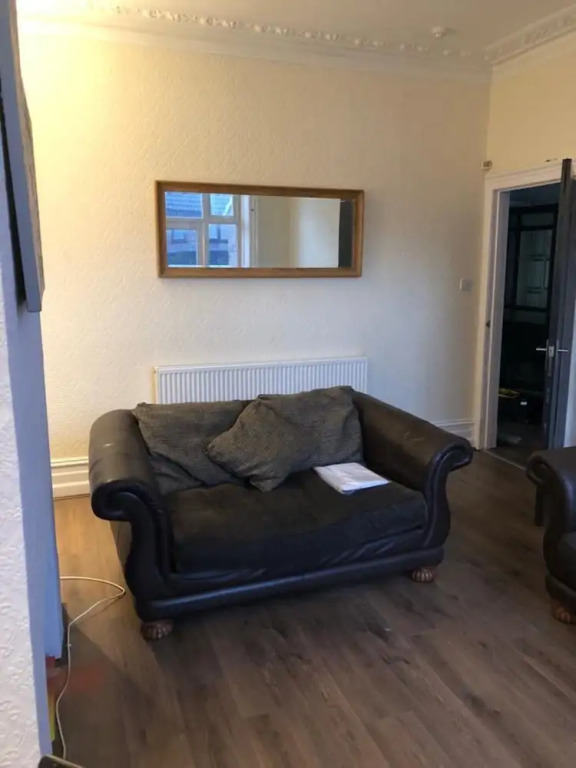 Large eight bedroom house