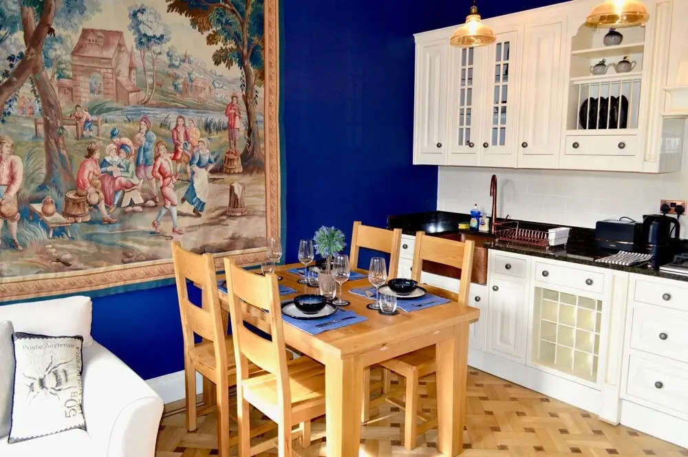 Traditional Boutique Apartment off Leith Walk