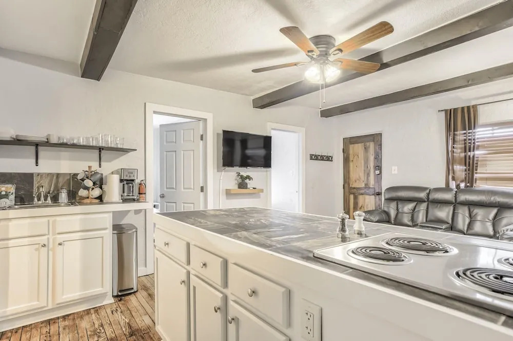 2BD Cozy Retreatclose to Red Rocksdogs Welcome!