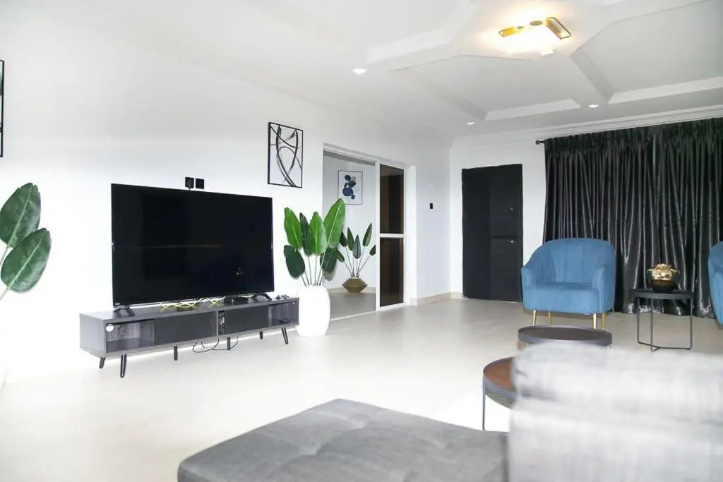 Cozy 3BR Banana Island Apartment