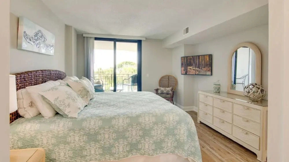 208 B Shipwatch by Avantstay Ocean Views Close to Beach Community Pool
