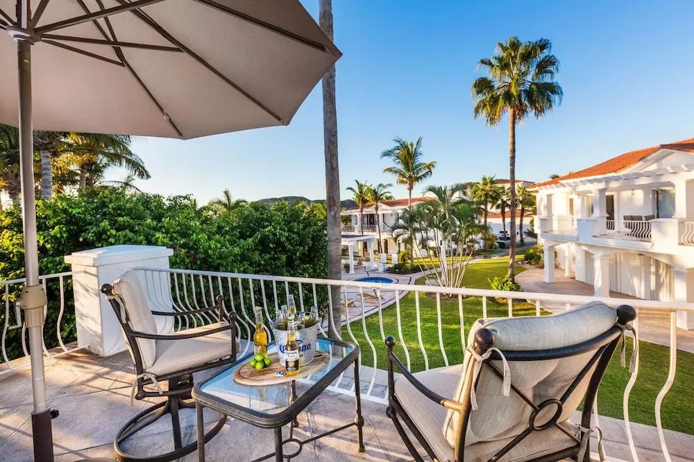 Villa De Oro 106 3 BR by Casago
