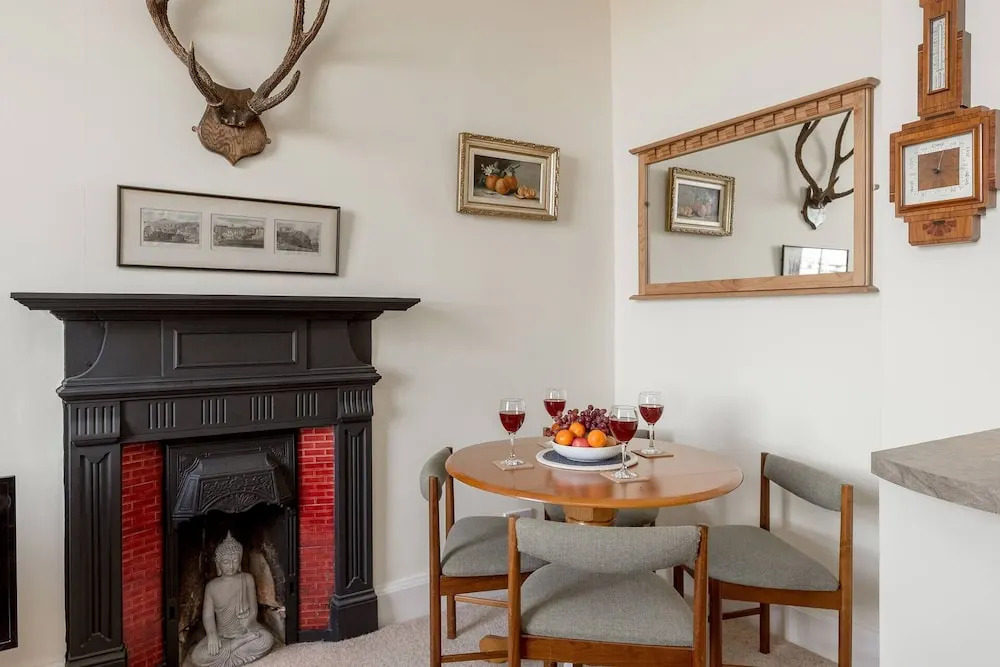 Stunning Newly Refurbished Apt With Private Entrance