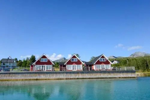 Senja Fjordhotell and Apartments