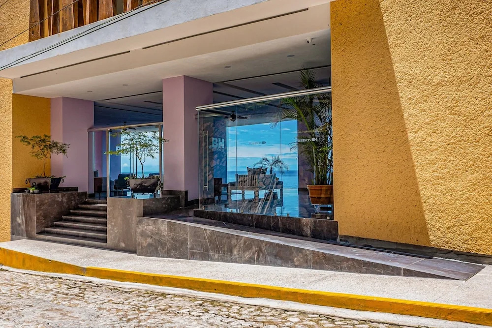 Oceanfront, 8th-floor Condo With Pool, Pool spa & Large Balcony