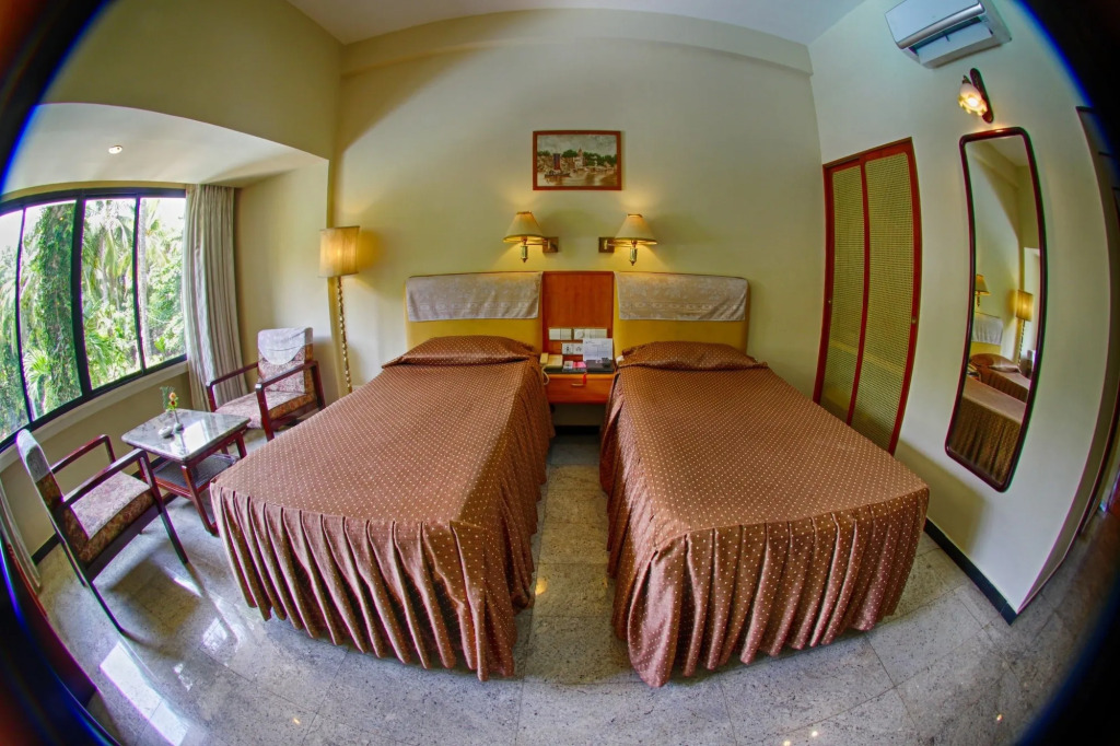 Hotel Parisutham
