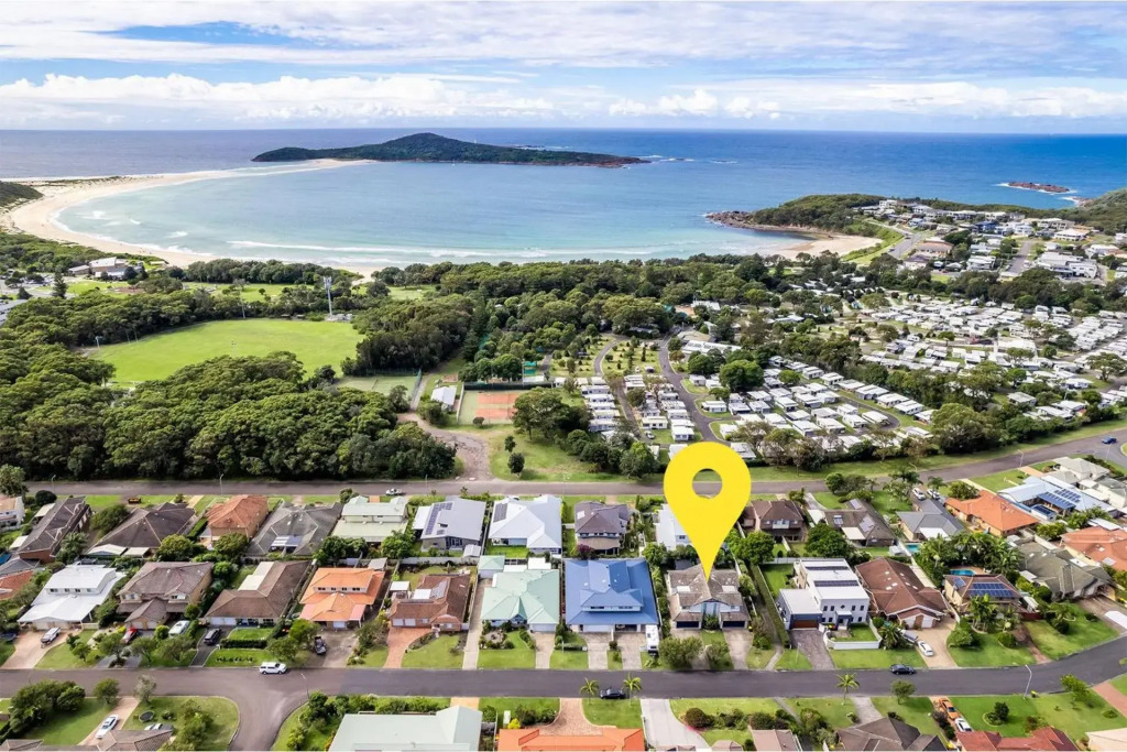 Sea Whispers 1 17 Whitesands Road Just a short stroll to the beach
