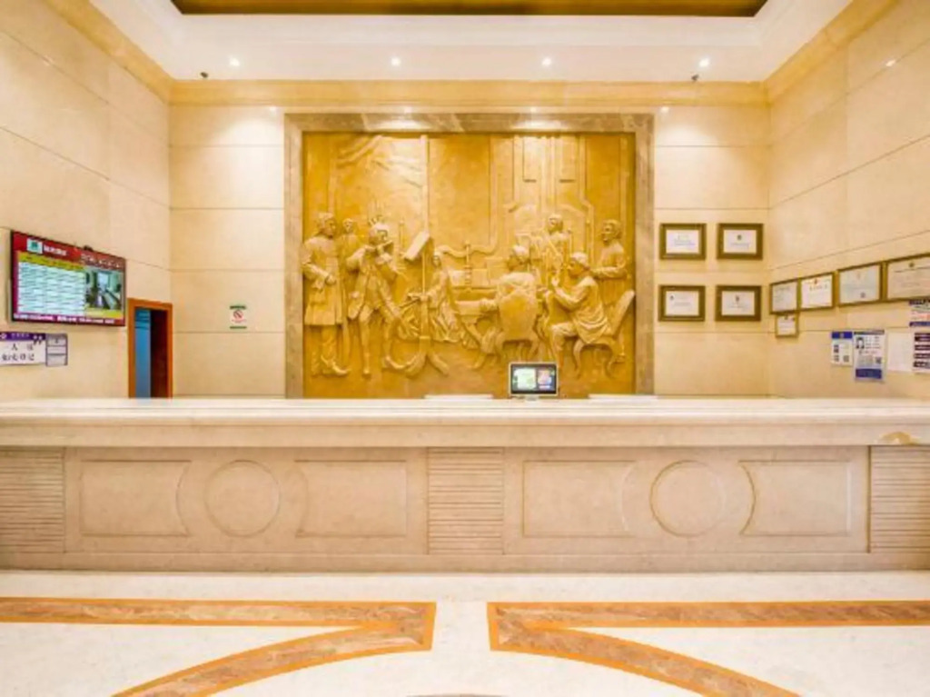 Vienna Hotel (Chongzhou High Speed Railway Station)
