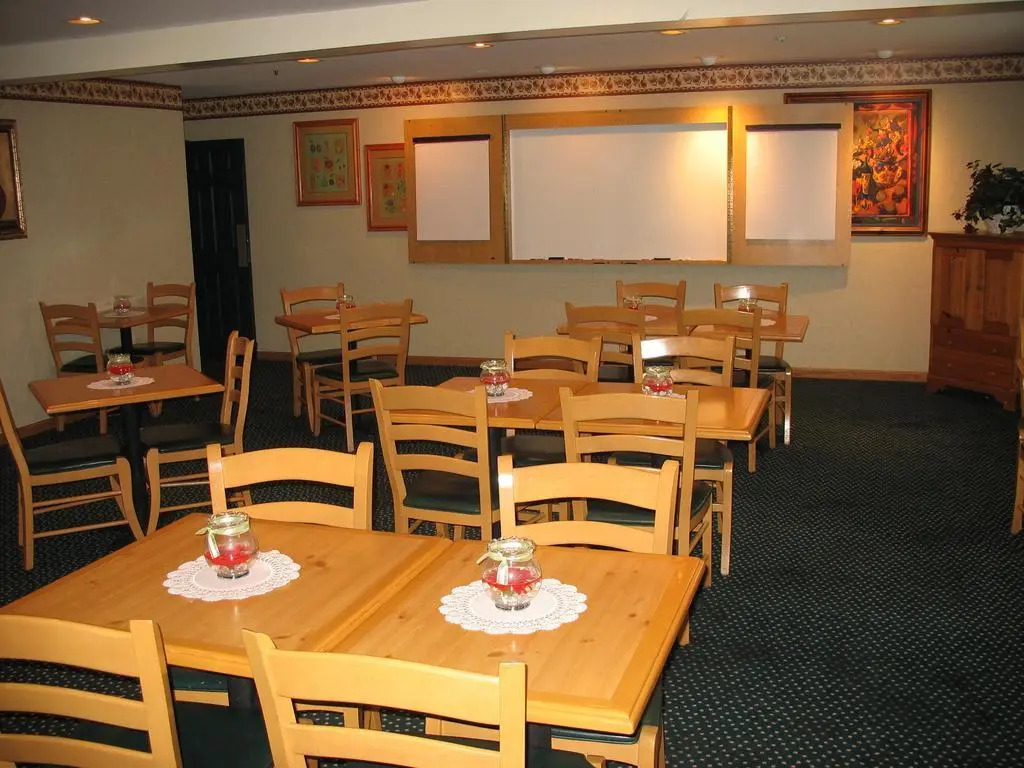 Country Inn & Suites by Radisson, Holland, MI