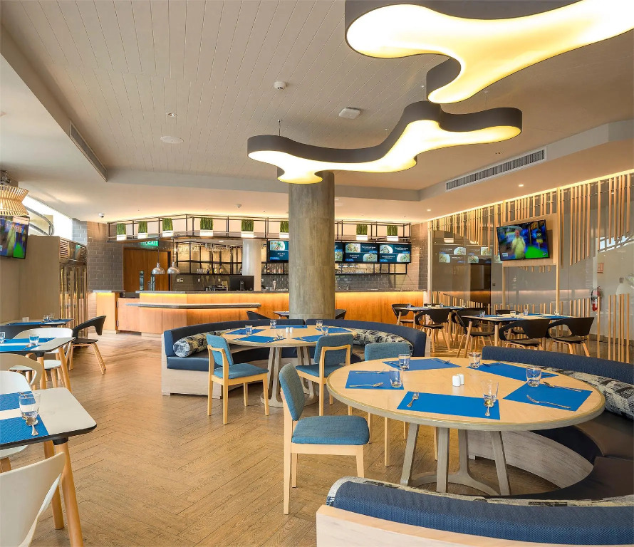 Eastin Thana City Golf Resort Bangkok Free Scheduled Shuttle from Hotel to Suvarnabhumi Airport