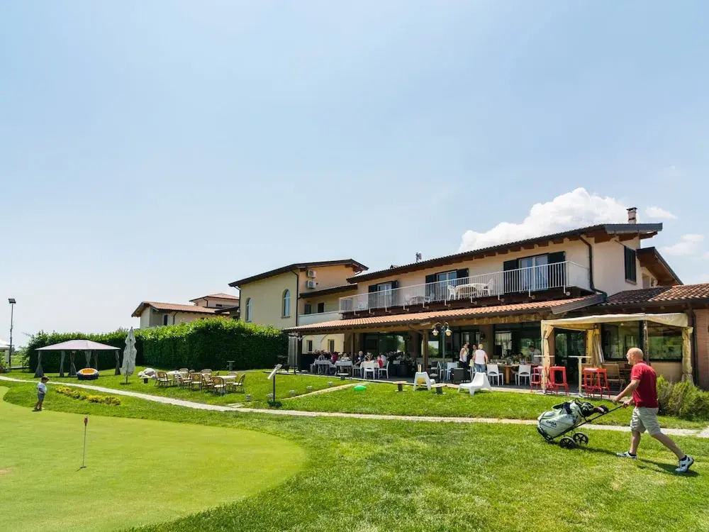 Agriturismo with Pool near Golf Course & Salò