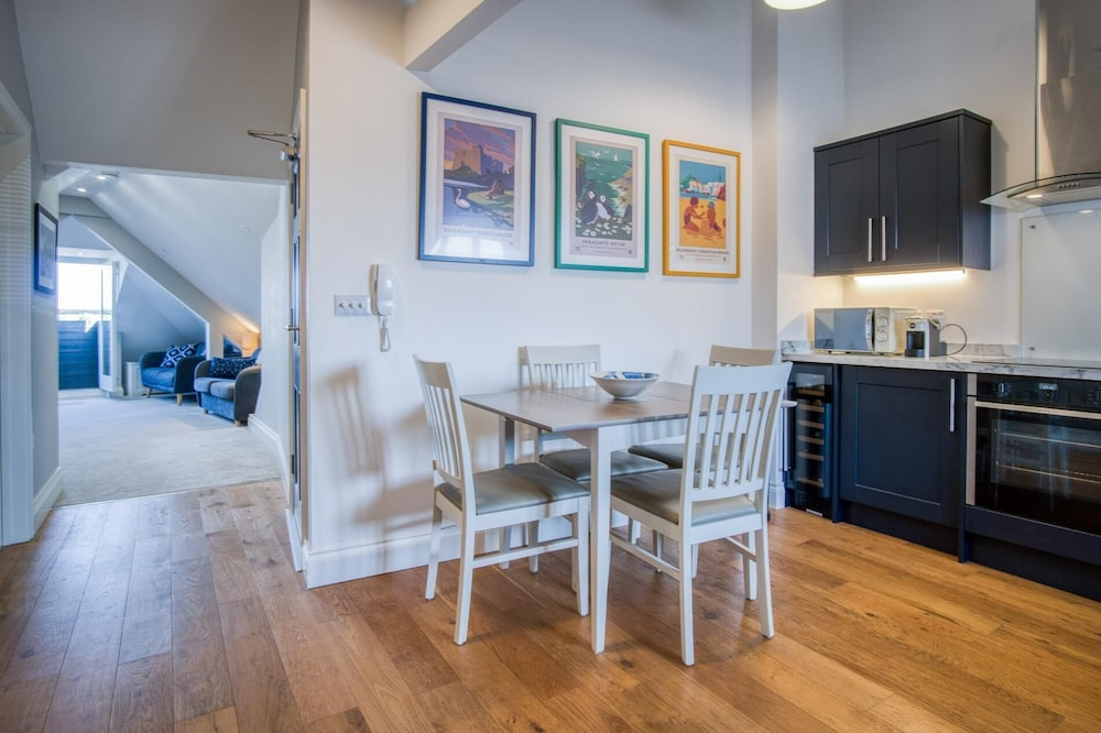 Captains Lookout - 1 Bedroom Apartment - Tenby
