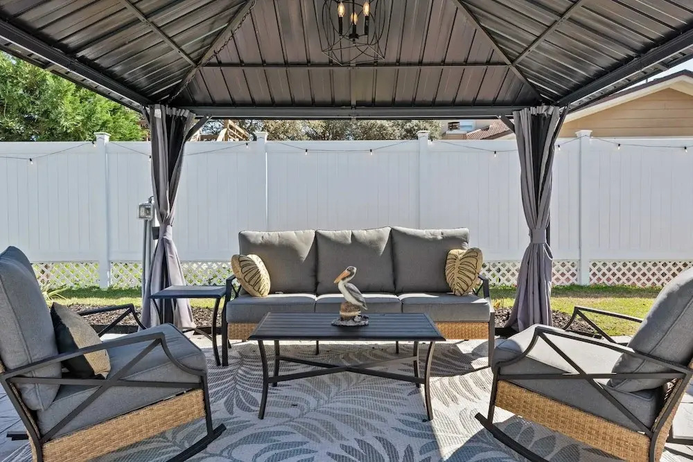 PCB Group-friendly Duplex w/ Pool, Backyard Lounge & 2 Kitchens