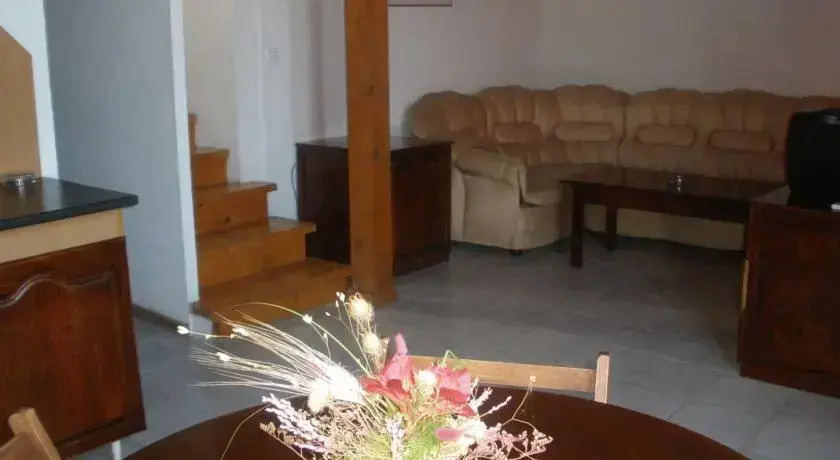 Hotel Los Dos Gallos (Dvata Petela)