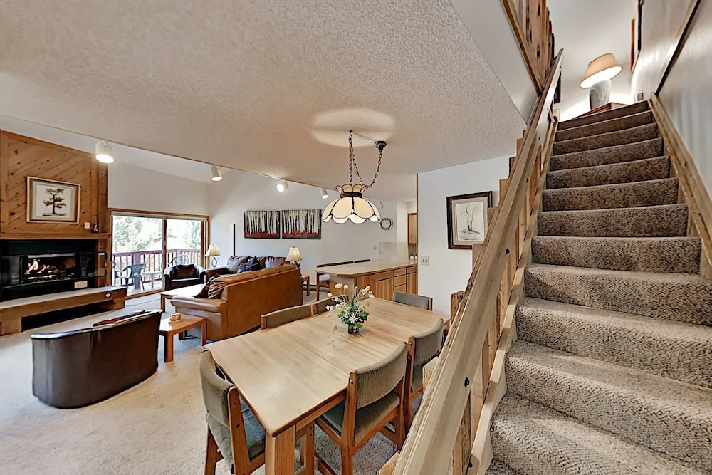 Breckenridge W/ Pool, Hot Tub & Slope Views 2 Bedroom Condo