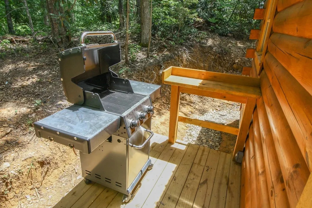 270 Black Bear 3 Bedroom Cabin by RedAwning