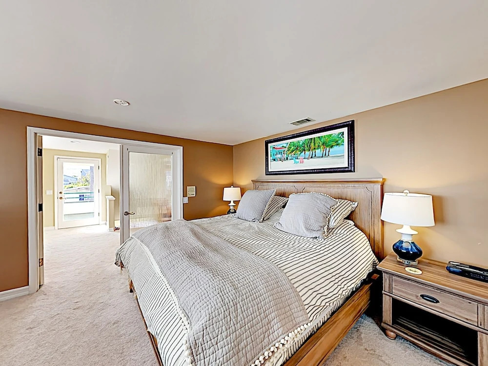 124 Oxnard - 3 Br Home