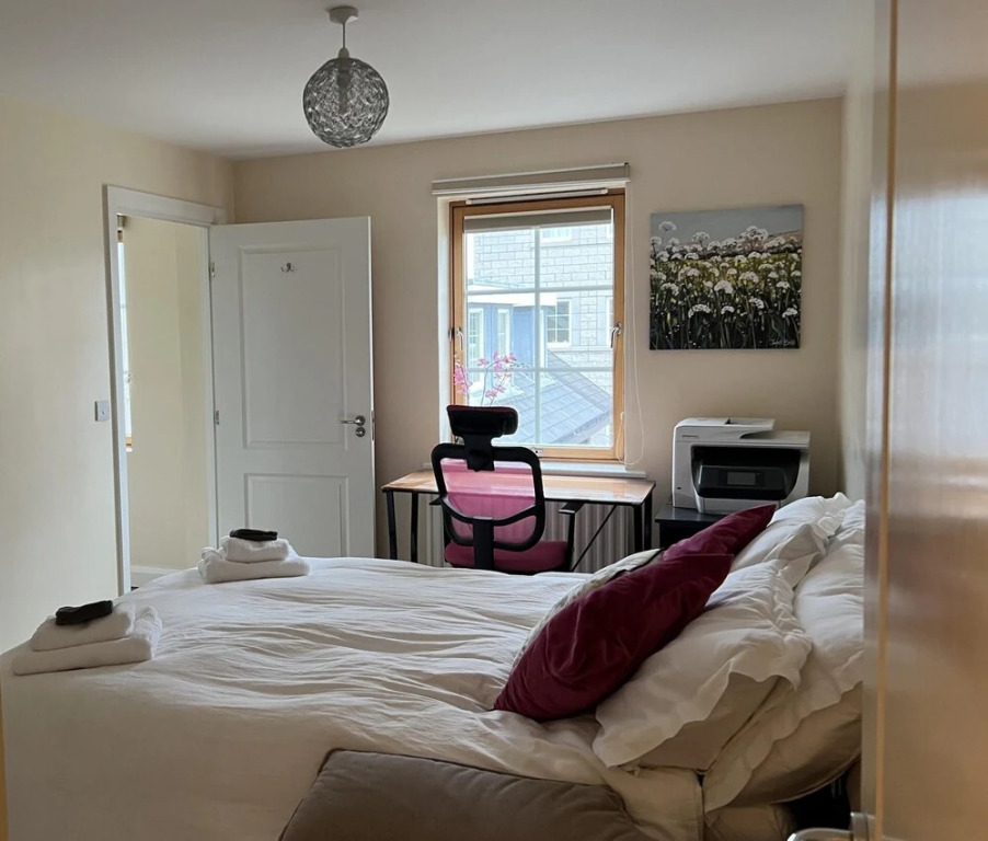 Amazing Marina View Apartment With Balcony Bristol