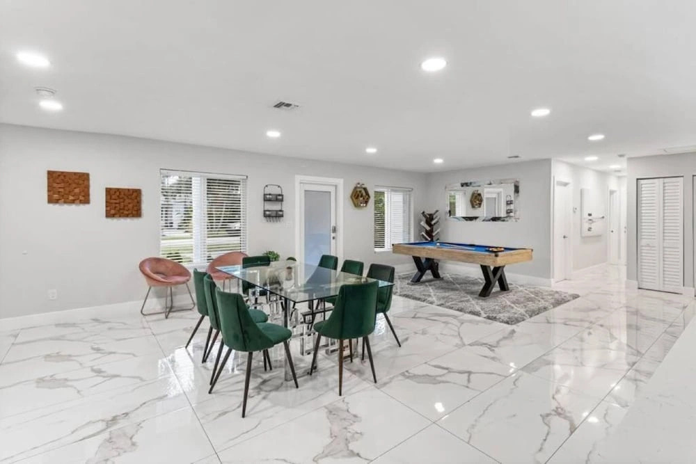 Villa Luxe - Modern by Glam Homes