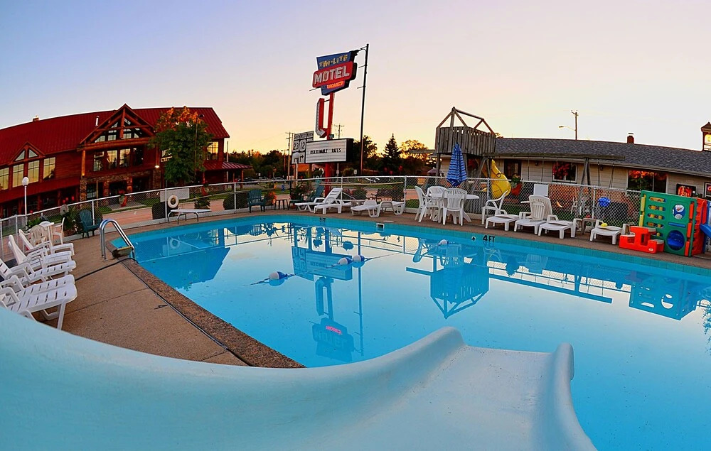 Twi-lite Motel