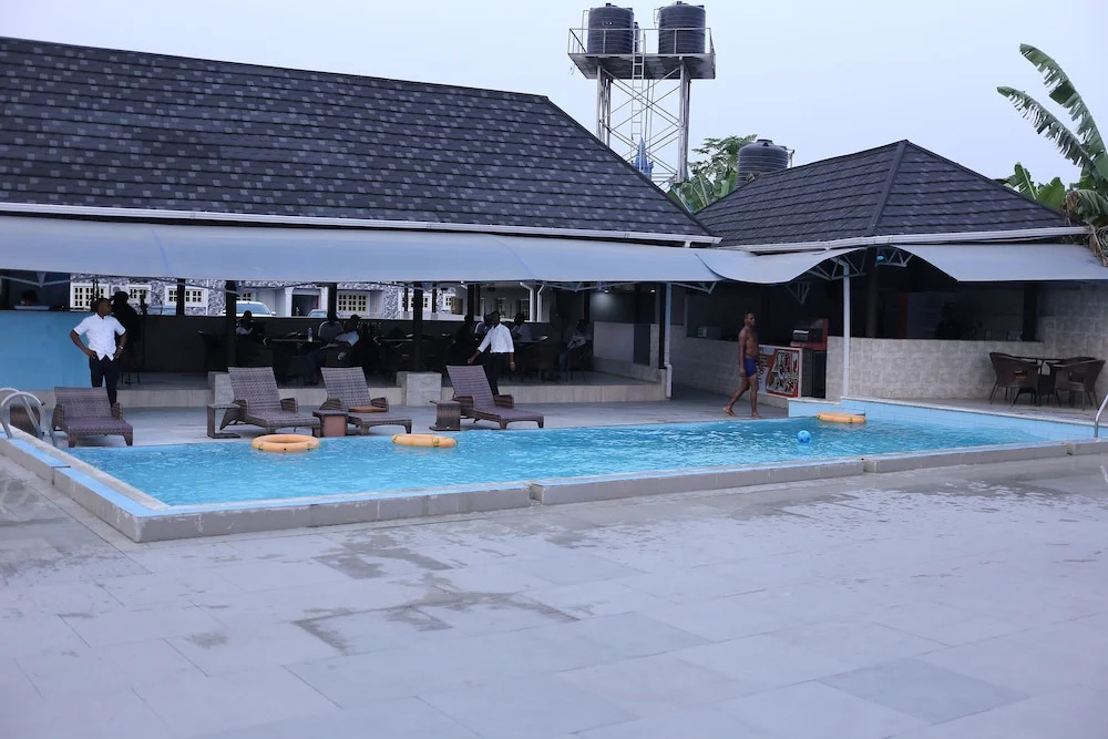 Aliz Ambruz Hotel