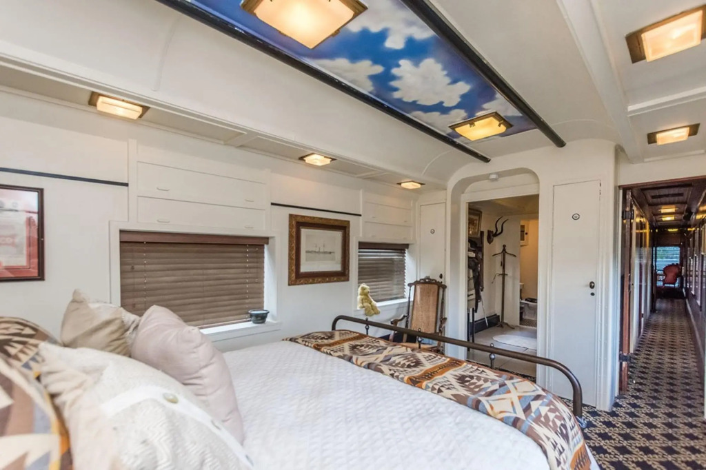 Pullman Train Car