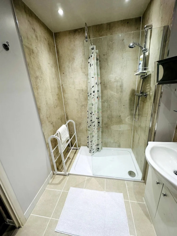 NKN Cosy Maisonette Dartford Station Free Parking