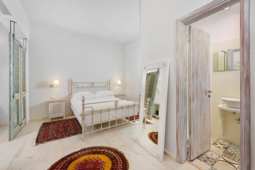 F Fine Suites