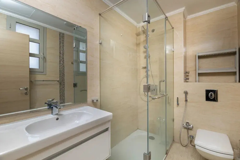 Villa With Private Pool In Beverly Hills
