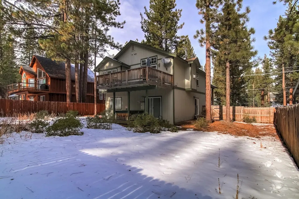 1144gb The Golden Bear 3 Bedroom Home by RedAwning