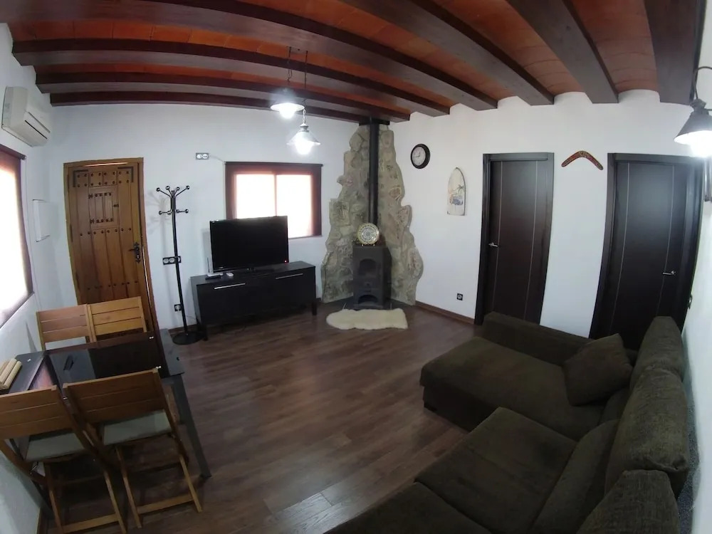 Bonito Chalet con Piscina Cerca del Mar