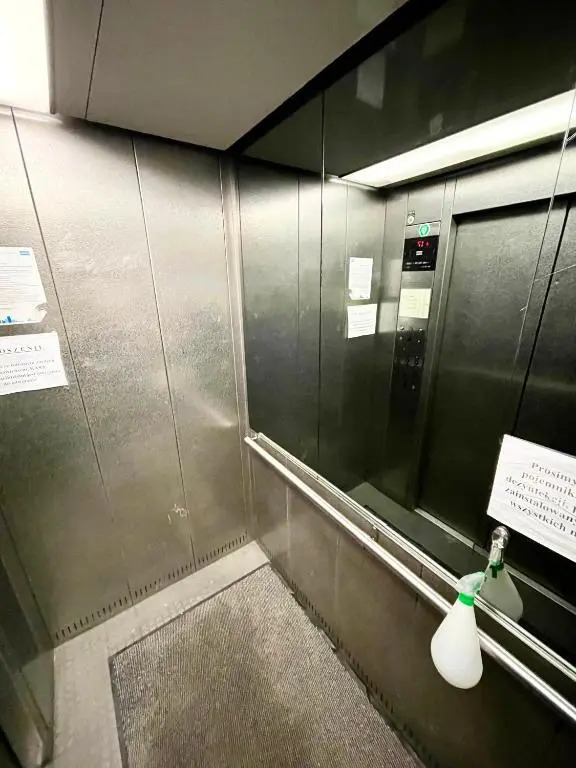 Super Apartament BLUE Ścisłe Centrum Dwie Linie Metra Netflix WiFi 300 Mbs Panorama Miasta