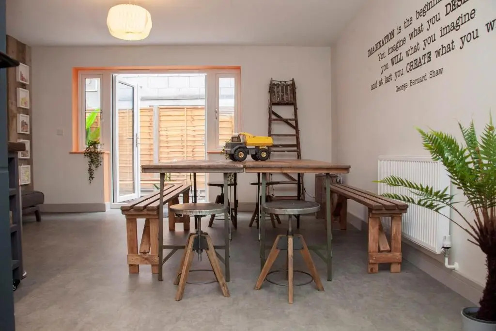 higgihaus #3a & 3b 8 Bed Big Groups Hip Location