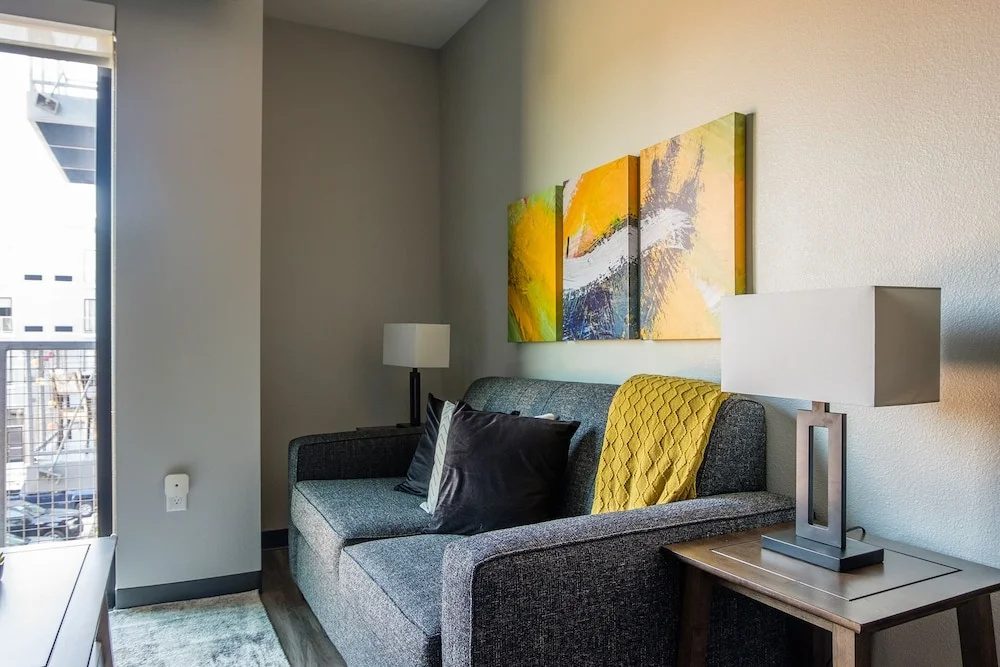 Sculpture Park Apts by Frondesk