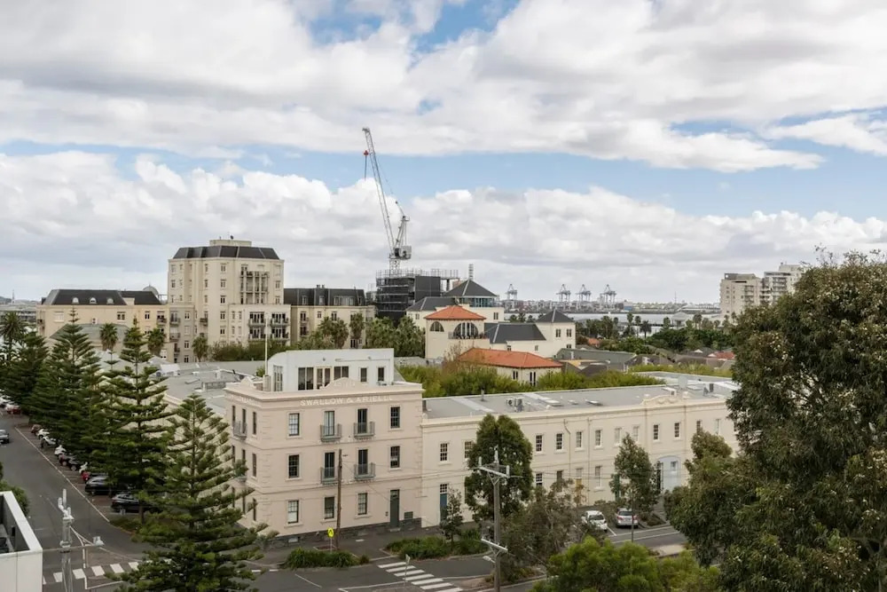 Stunning View 2-bed in Port Melbourne w/ Parking