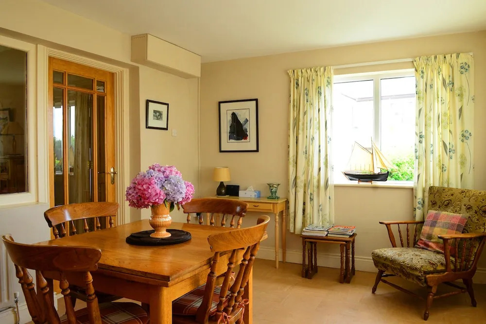 4-bed Cottage in Co. Galway 5 Minutes From Beach