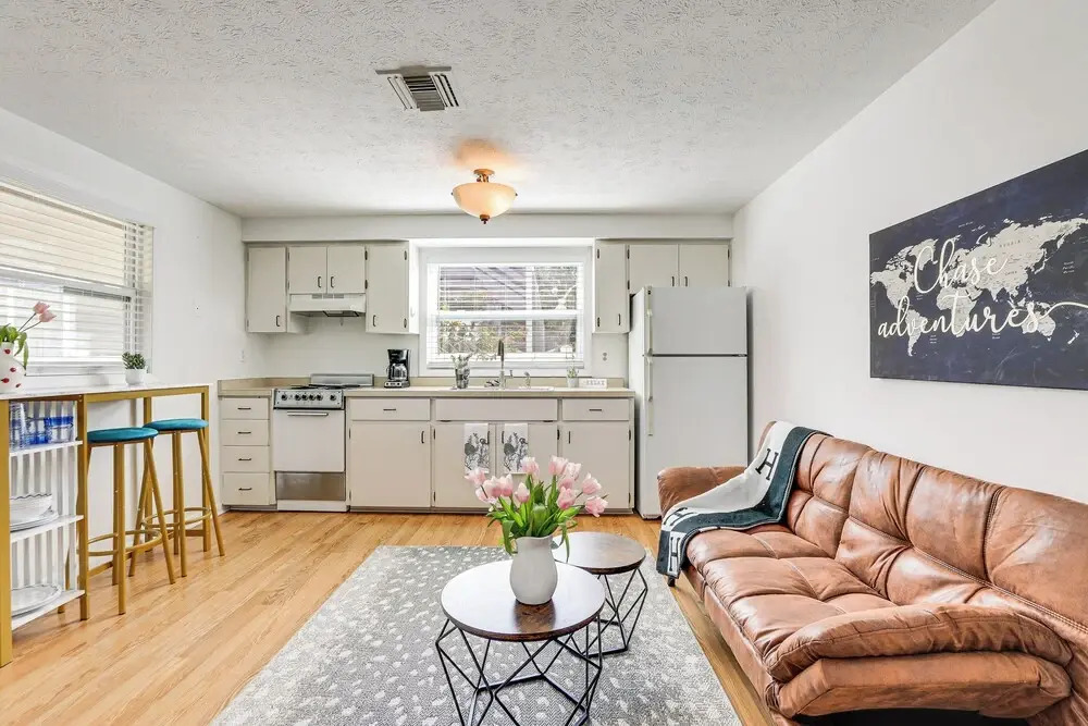 Inviting Sarasota Cottage: 5 Mi to Beach Access!