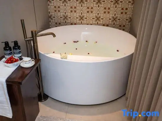 Yining Floating Life Homestay (Yining Airport & Railway Station Branch)