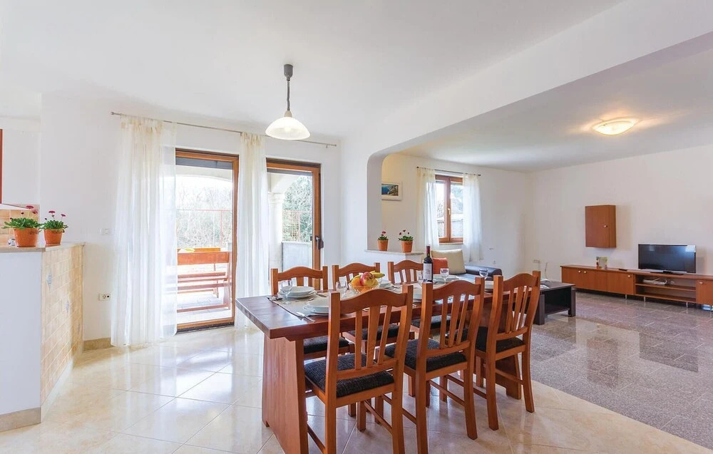 Amazing Home in Liznjan With Wifi and 3 Bedrooms