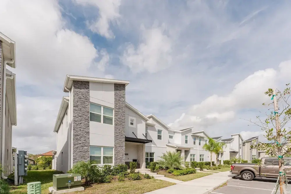 Dream 5Bd Storeylake Close to Disney