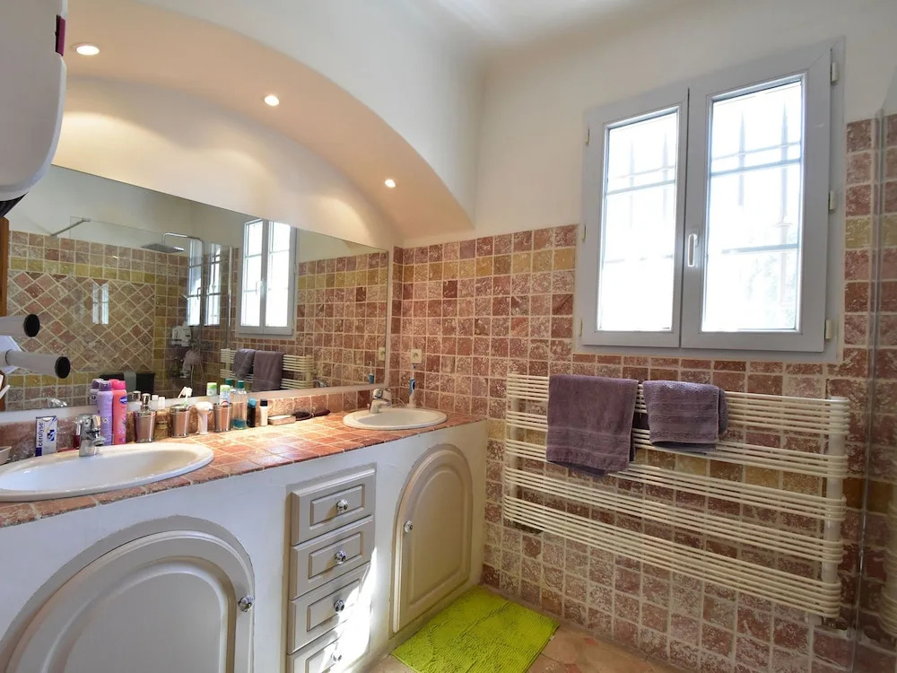 Stunning Villa Near Regusse With Private Swimming Pool