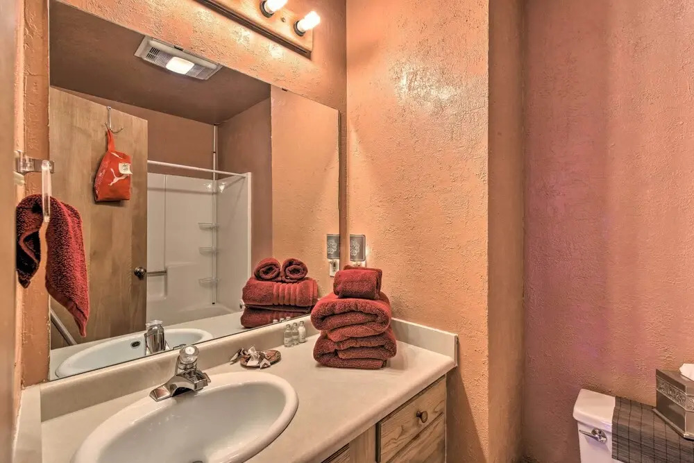 Downtown Red River Retreat w/ Mtn Views + Yard