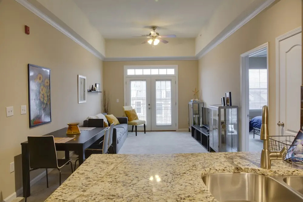 Southend 2 BR Apt near Stadium by Frontdesk