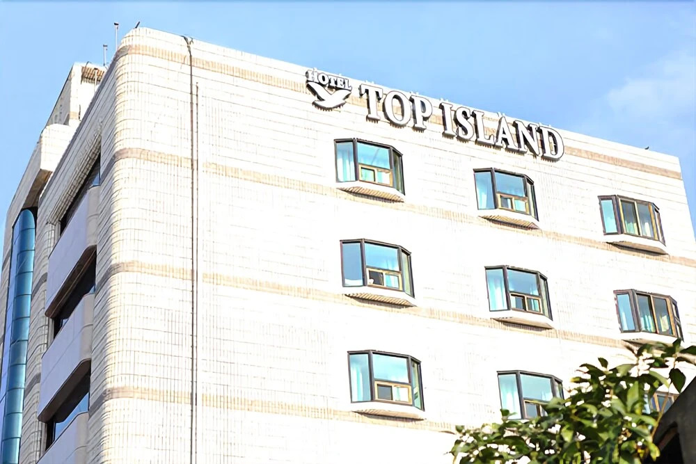 Top Island Hotel