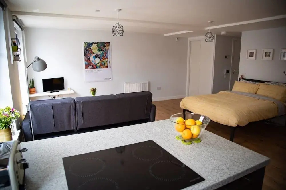 Studio flat with free Parking