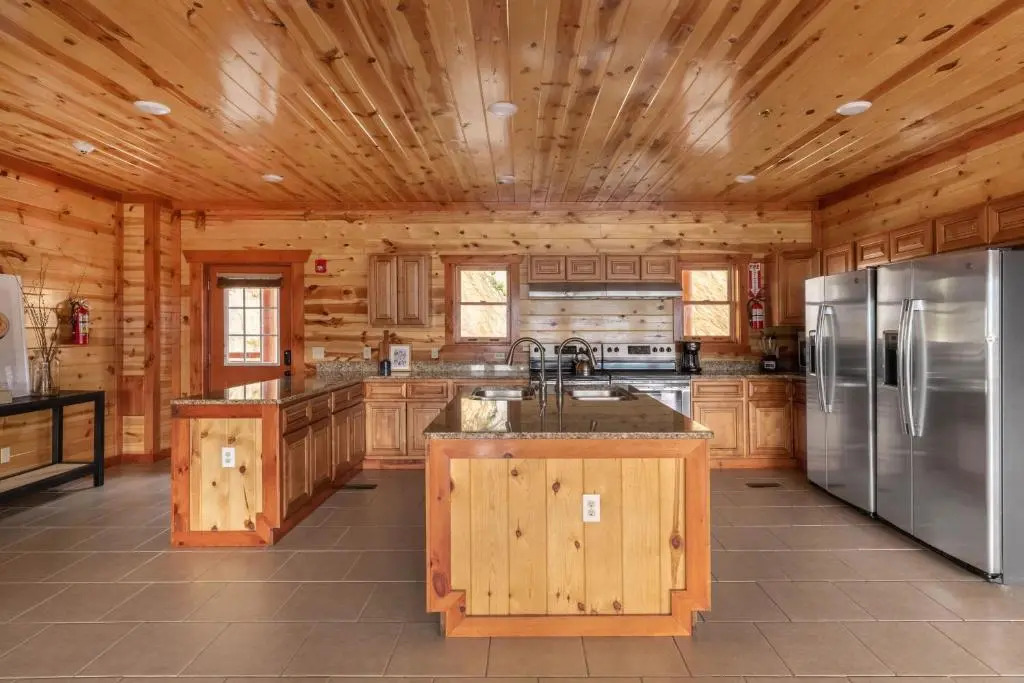 Sugarland by Avantstay Sleeps 28! Home Theatre! Two Hot Tubs! Indoor Pool! Incredible Views!