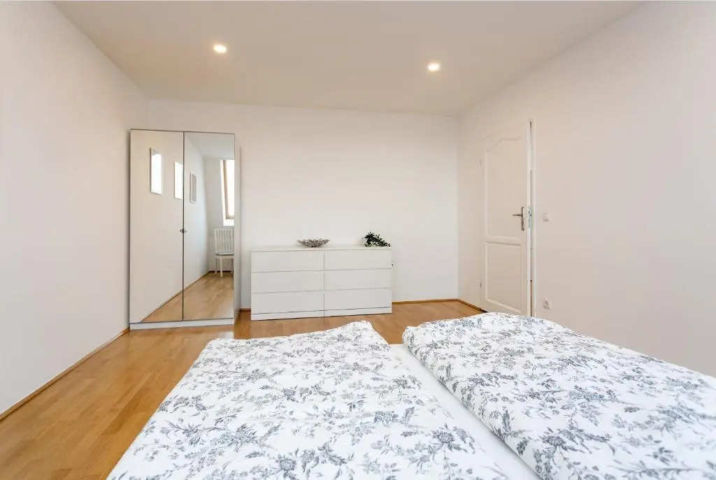 Sunny Penthouse with Terrace. DG7