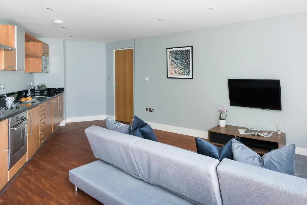 Spacious 2 Bed - Battersea High Street
