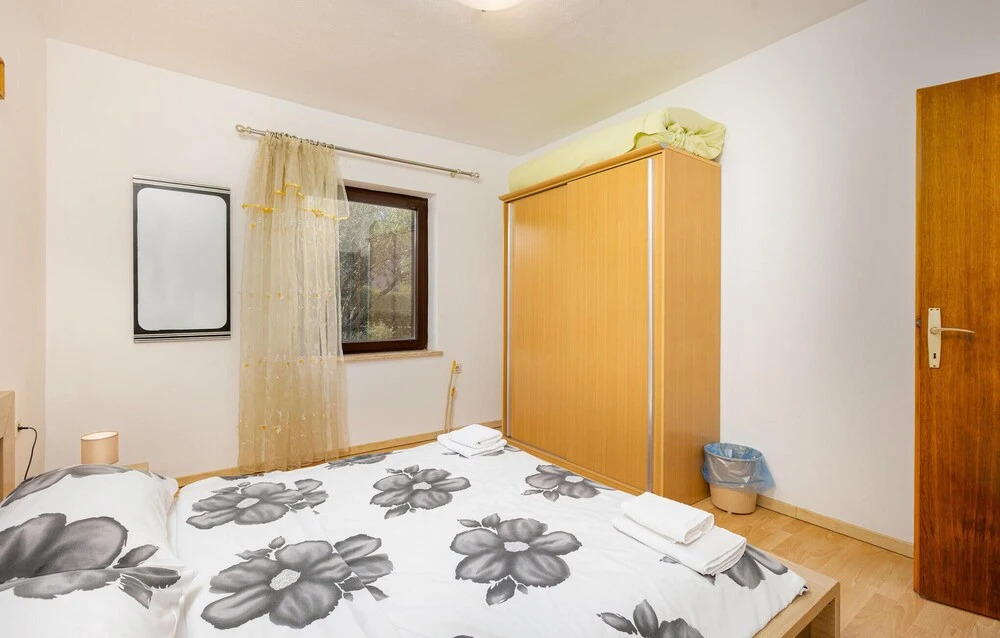 Beautiful Apartment in Zidarici With 2 Bedrooms and Wifi